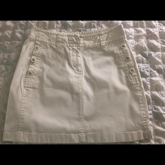 Vineyard Vines White Skirt (Size 0 & 2) - Picture 4 of 6